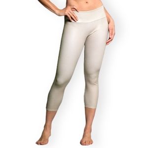 Onzie Flow Hot Yoga Capri Leggings Women's Size XS Gold Fishnet White